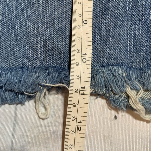 Abercrombie & Fitch mini denim skirt. Size 4. - Picture 6 of 8